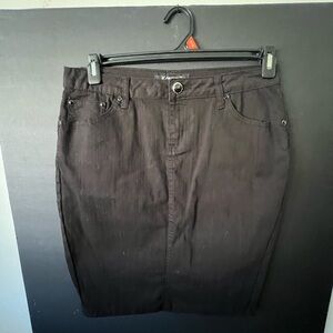 Elegant Black Pencil Skirt